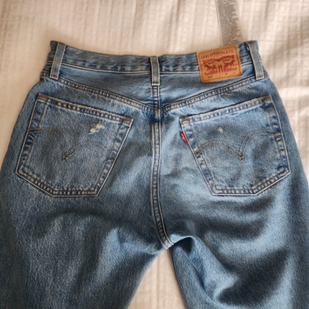 Levis Jeans Distressed Look Size 25x 26